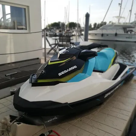 Πλωτό κατάλυμα Marina Degli Estensi Floating Llido Degli Estensi