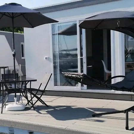 Marina Degli Estensi Floating - House Boat リド・デッリ・エステンシ