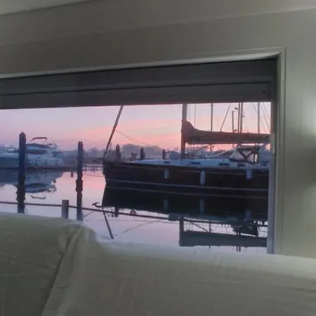船上ホテル Marina Degli Estensi Floating - House Boat