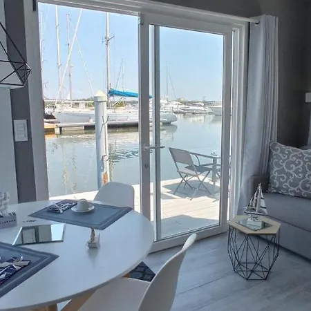 Marina Degli Estensi Floating * Llido Degli Estensi