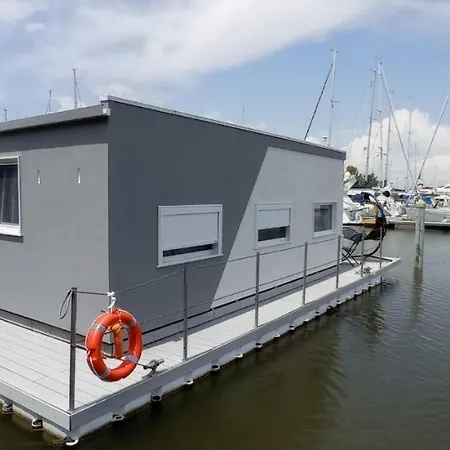 船上ホテル Marina Degli Estensi Floating - House Boat リド・デッリ・エステンシ