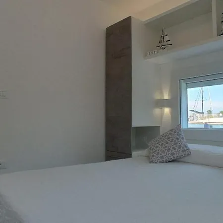 船上ホテル Marina Degli Estensi Floating - House Boat