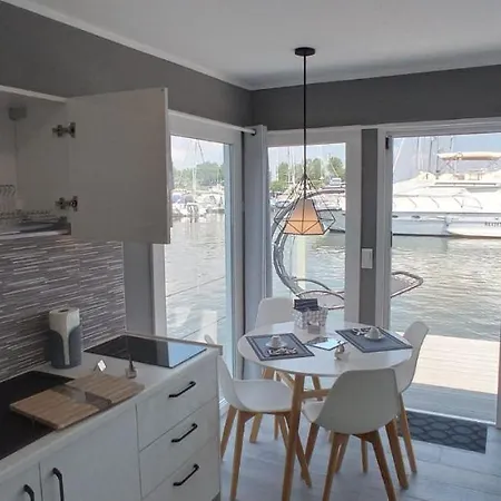 Marina Degli Estensi Floating - House Boat *