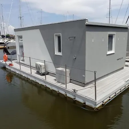Marina Degli Estensi Floating - House Boat リド・デッリ・エステンシ