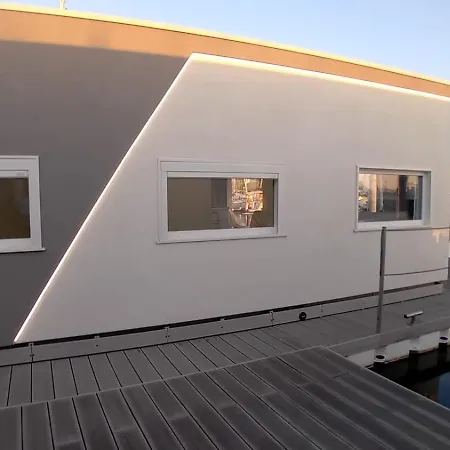船上ホテル Marina Degli Estensi Floating - House Boat リド・デッリ・エステンシ