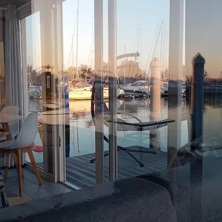 船上ホテル Marina Degli Estensi Floating - House Boat リド・デッリ・エステンシ