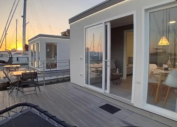 Marina Degli Estensi Floating - House Boat Llido Degli Estensi