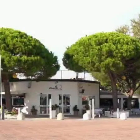 Marina Degli Estensi Floating * Llido Degli Estensi