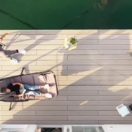 Marina Degli Estensi Floating - House Boat Botel