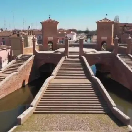 Marina Degli Estensi Floating - House Boat Botel Llido Degli Estensi