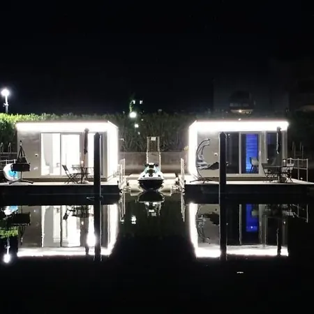 Marina Degli Estensi Floating - House Boat Llido Degli Estensi