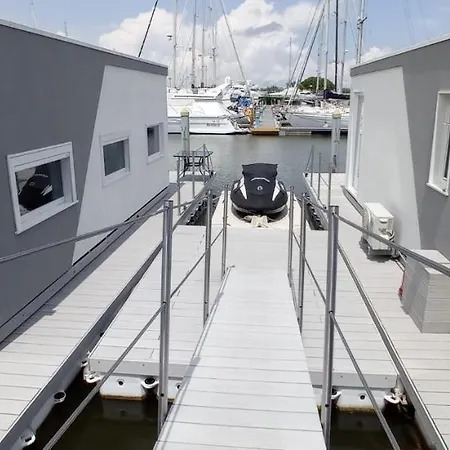 Marina Degli Estensi Floating - House Boat * Llido Degli Estensi