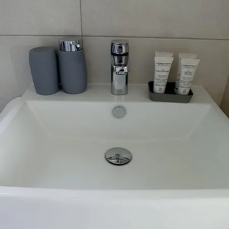 Marina Degli Estensi Floating Úszó hotel *