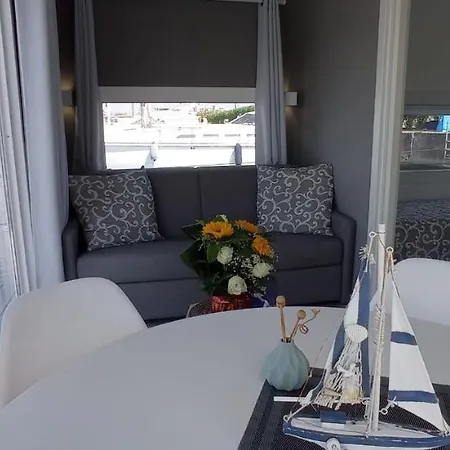 Marina Degli Estensi Floating - House Boat *