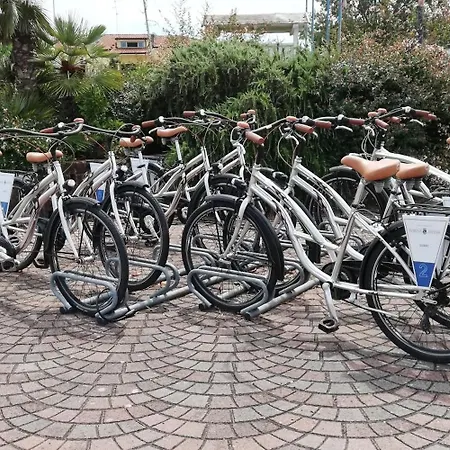 Marina Degli Estensi Floating Bateau-hôtel Llido Degli Estensi