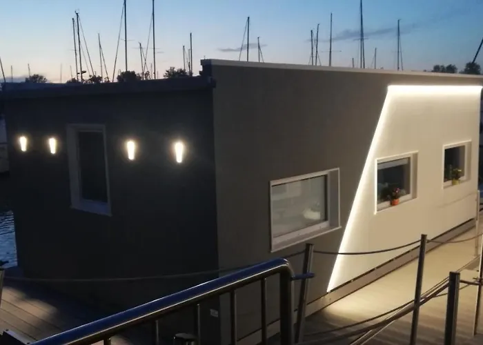Marina Degli Estensi Floating - House Boat * Llido Degli Estensi
