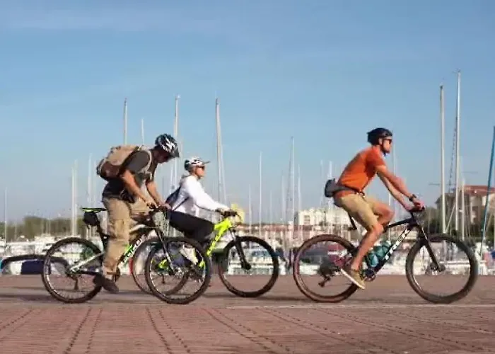 Marina Degli Estensi Floating 보트호텔 *