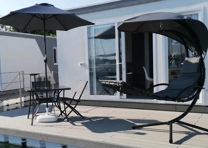 Marina Degli Estensi Floating - House Boat Llido Degli Estensi