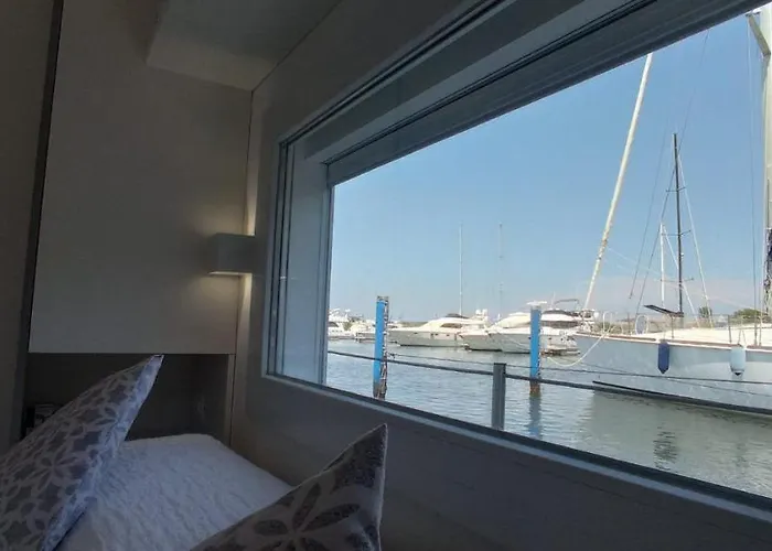 Marina Degli Estensi Floating 보트호텔