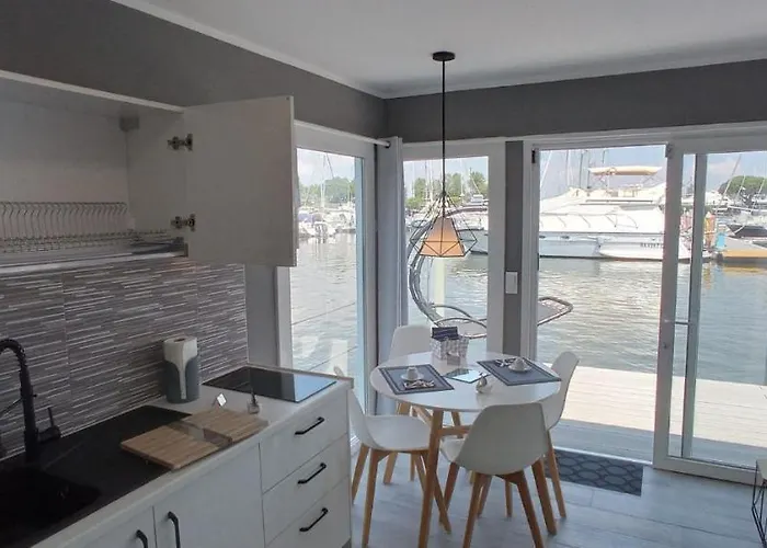 Marina Degli Estensi Floating - House Boat *
