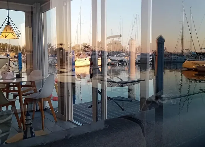 Botel Marina Degli Estensi Floating - House Boat Llido Degli Estensi